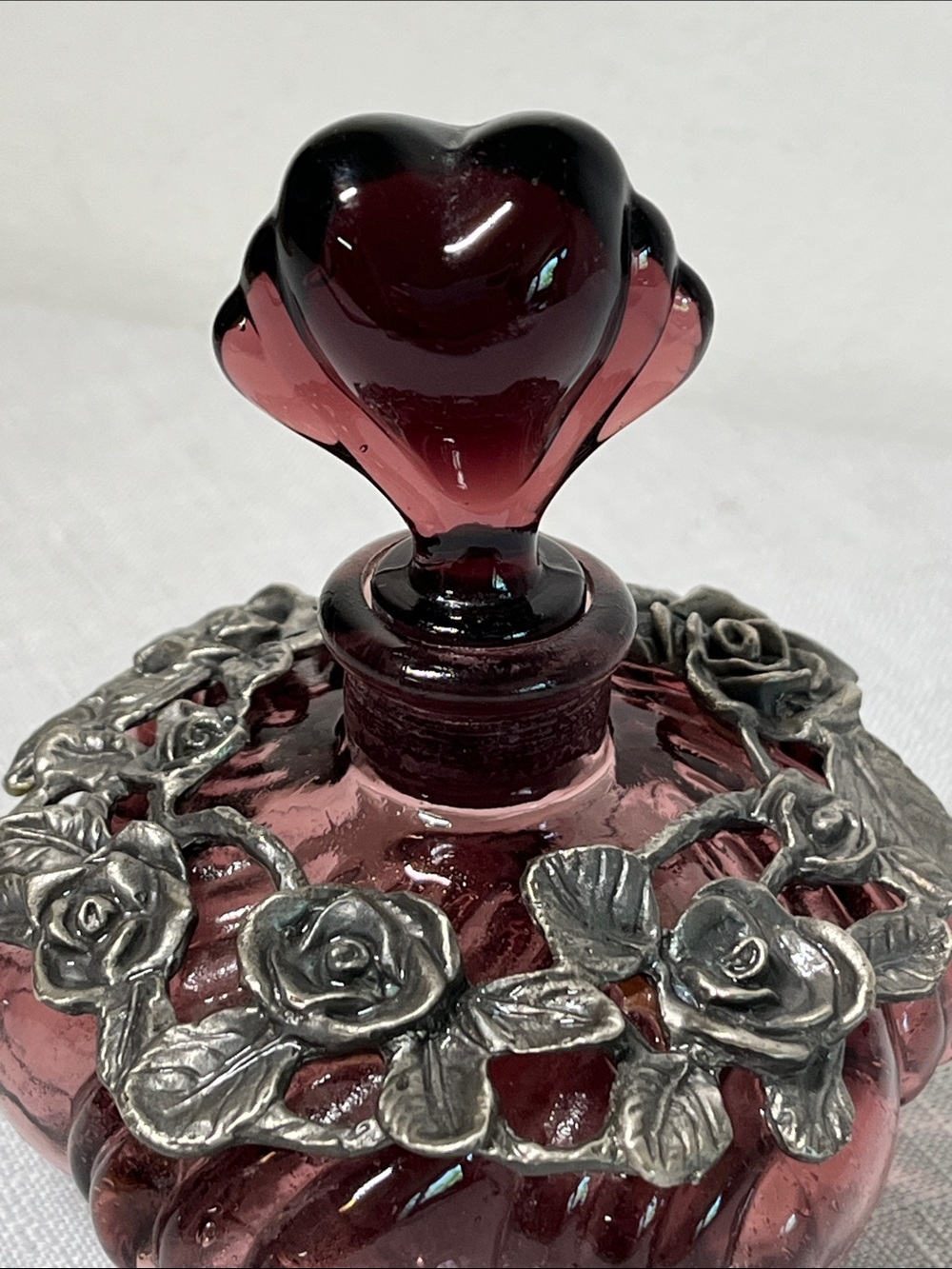 Vintage Amethyst Glass & Pewter
Perfume Bottle 
Sculpted Rose
Heart Stopper - Picture 2 of 7